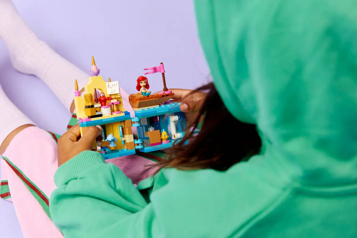 LEGO Disney 43285 Ariel's Magical Mini Palace set, image 5