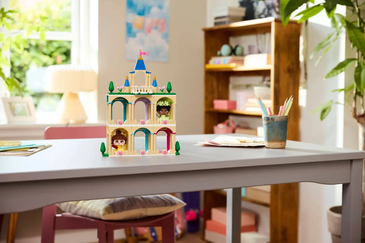 LEGO Disney 43291 Mini Belle & Tiana with Castle set, image 7