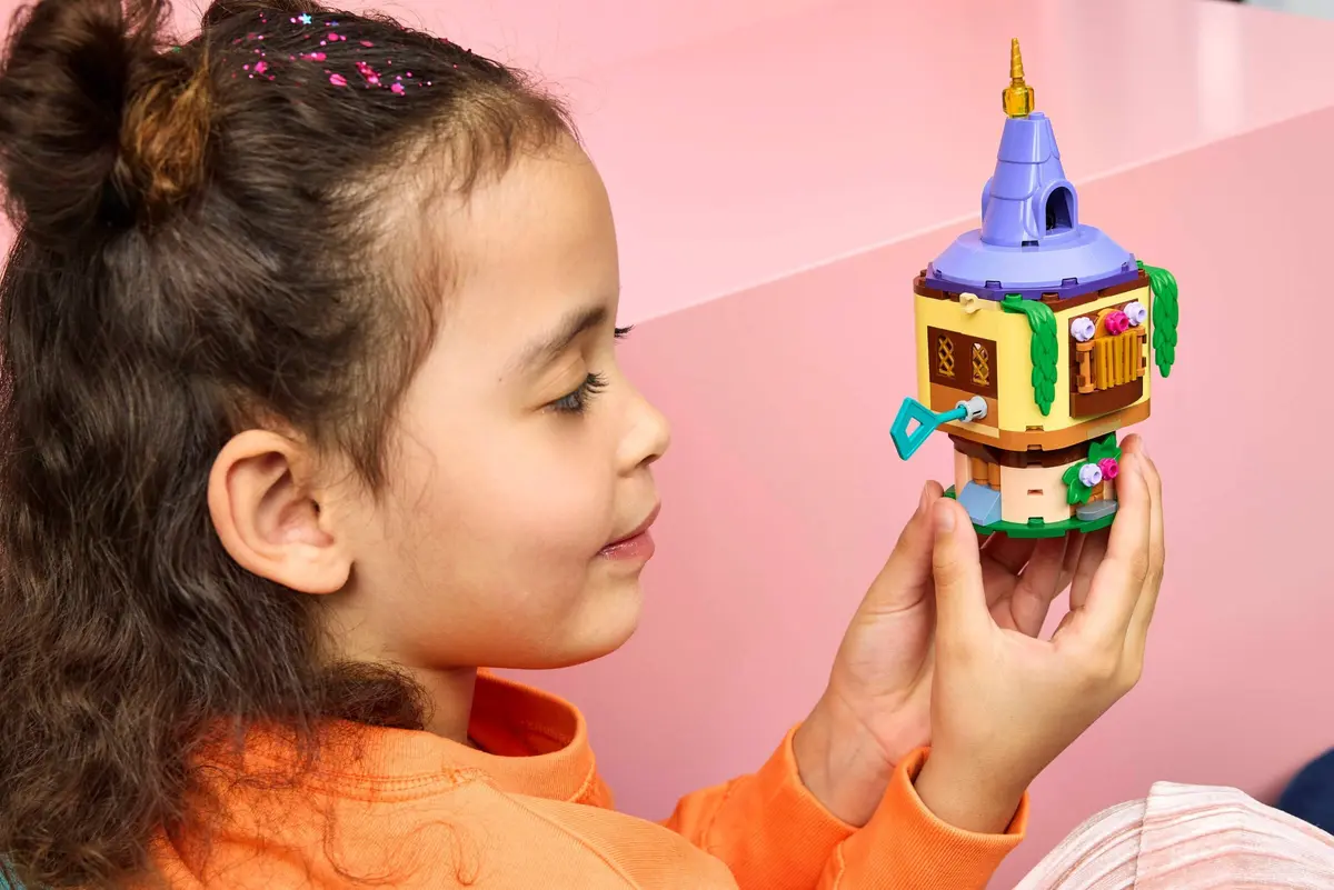LEGO Disney 43294 Rapunzel's Mini Tower set, image 7