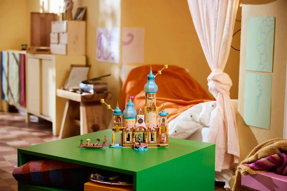 LEGO Disney 43297 Rapunzel's Castle set, image 9