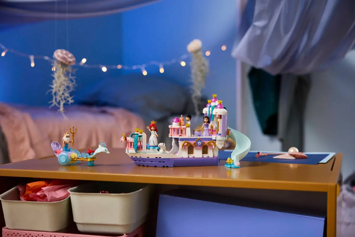 LEGO Disney 43299 Ariel's Royal Wedding Boat set, image 9