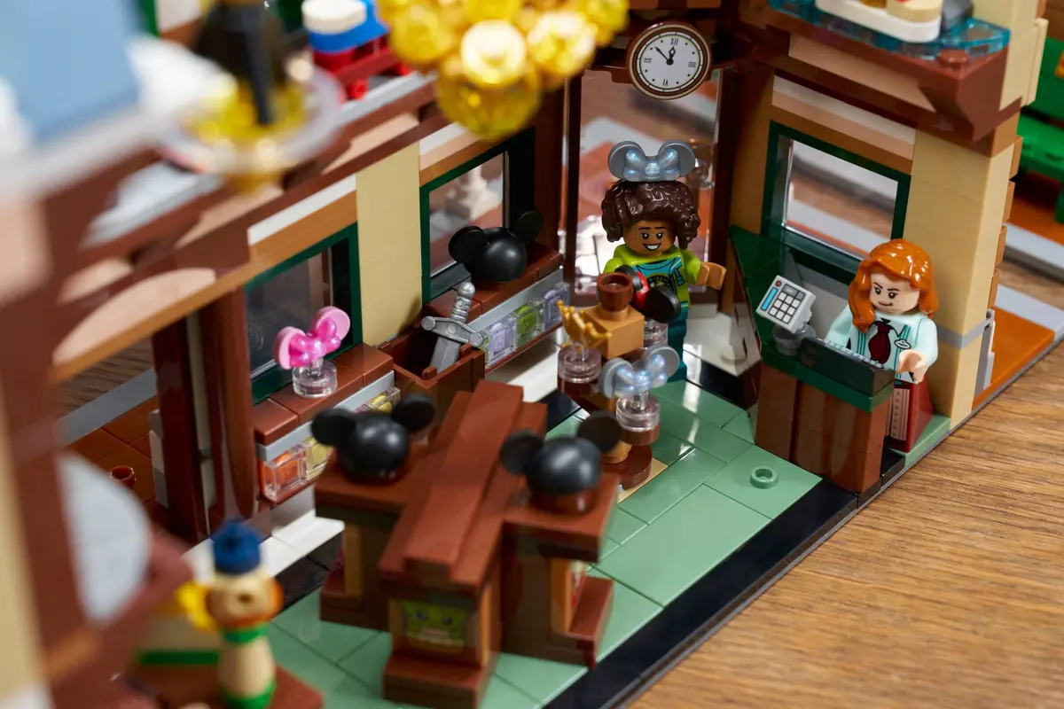 LEGO Disney 43302 Main Street, U.S.A. set, image 9