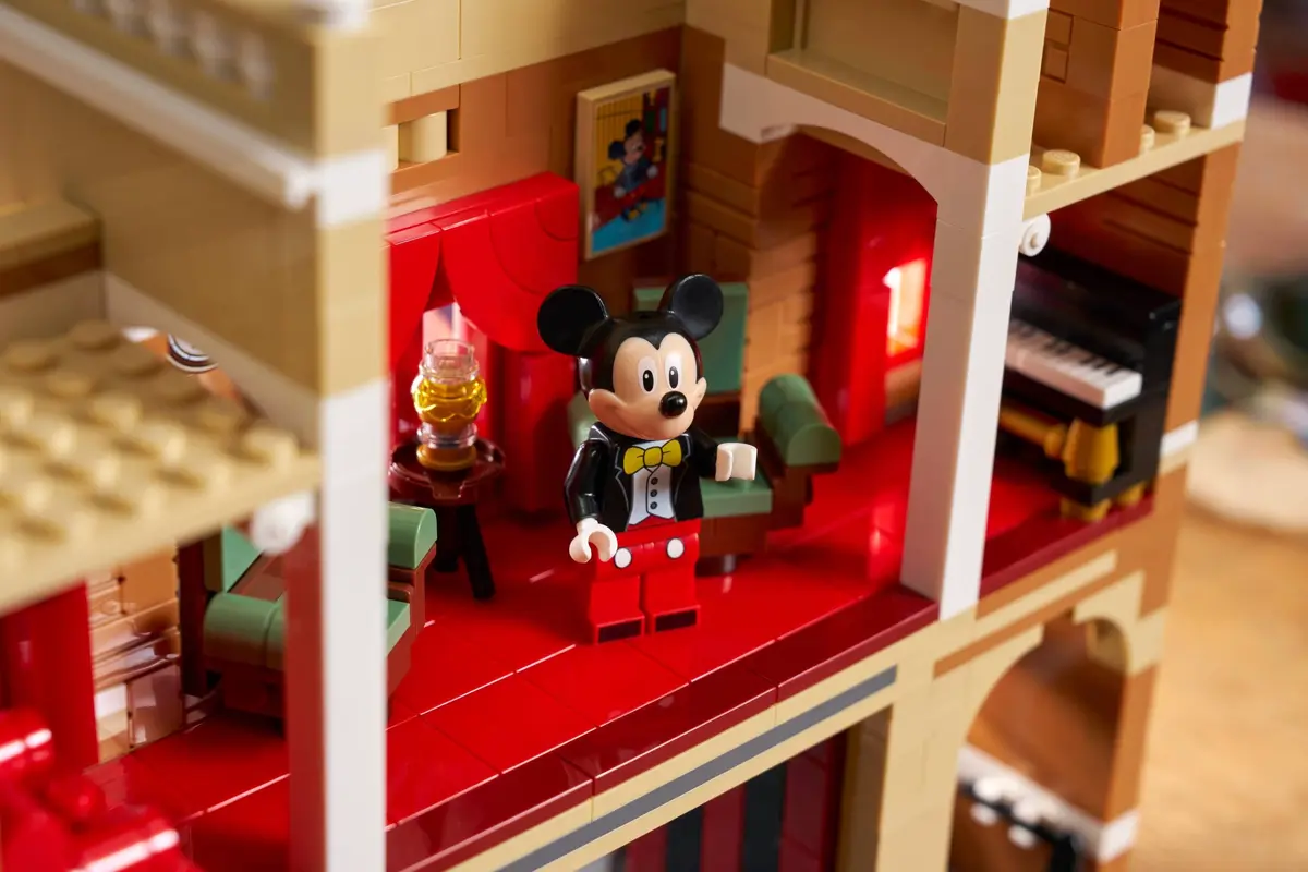 LEGO Disney 43302 Main Street, U.S.A. set, image 8