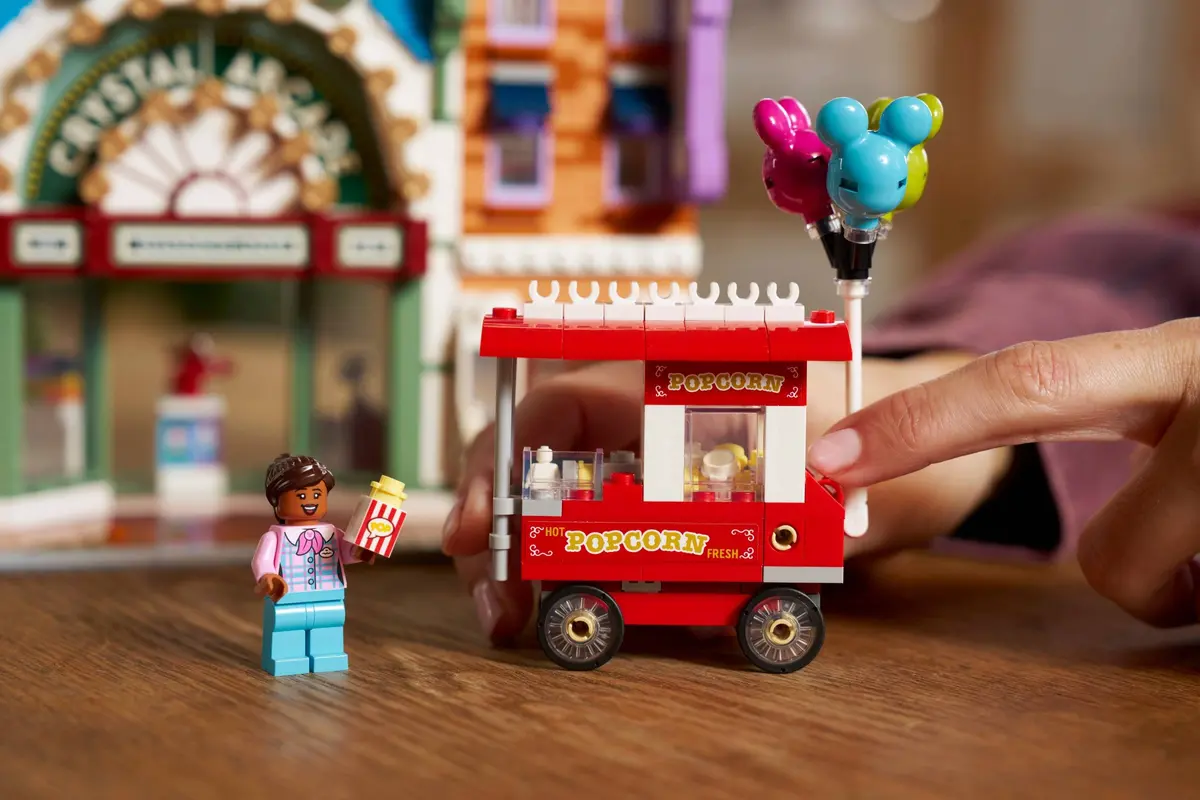 LEGO Disney 43302 Main Street, U.S.A. set, image 7