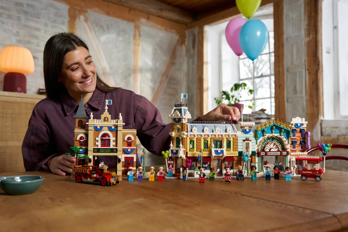LEGO Disney 43302 Main Street, U.S.A. set, image 15