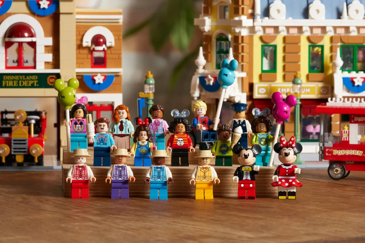 LEGO Disney 43302 Main Street, U.S.A. set, image 13