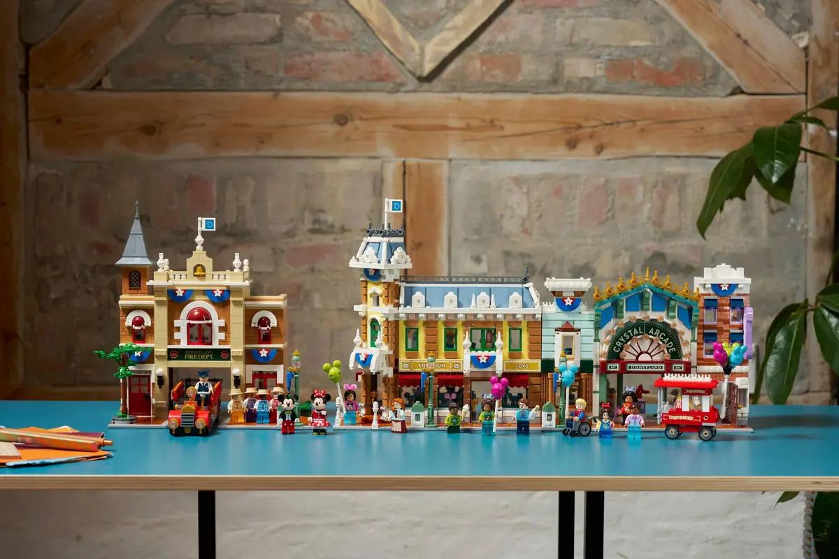 LEGO Disney 43302 Main Street, U.S.A. set, image 17