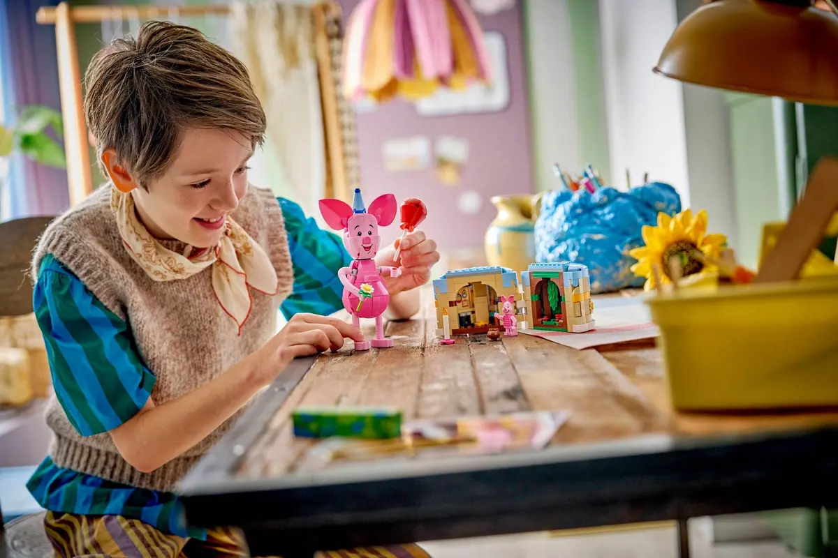 LEGO Disney 43305 Piglet's Birthday Fun set, image 5