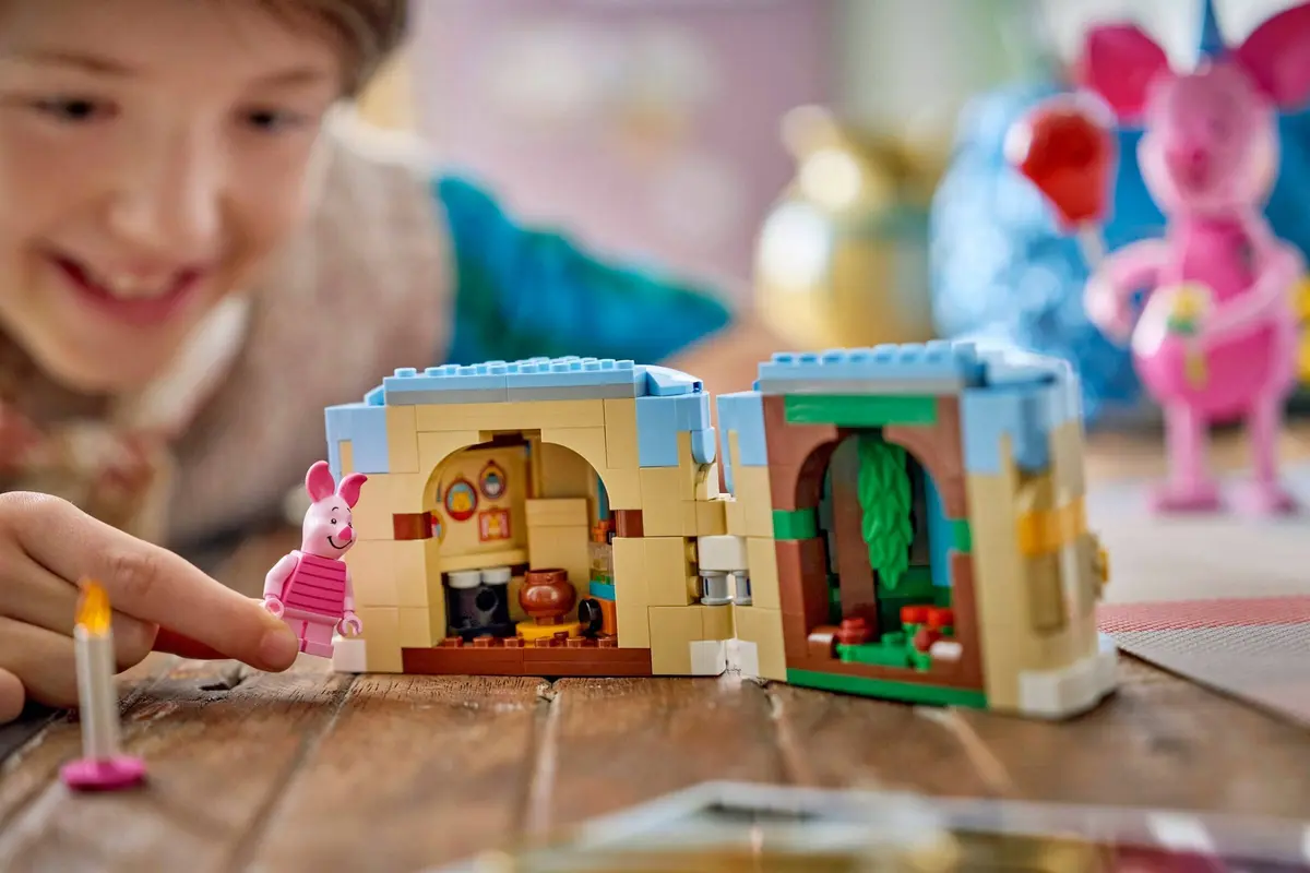 LEGO Disney 43305 Piglet's Birthday Fun set, image 6