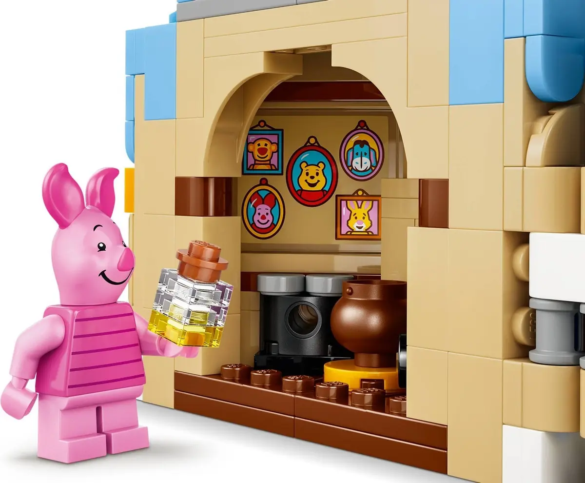 LEGO Disney 43305 Piglet's Birthday Fun set, image 12