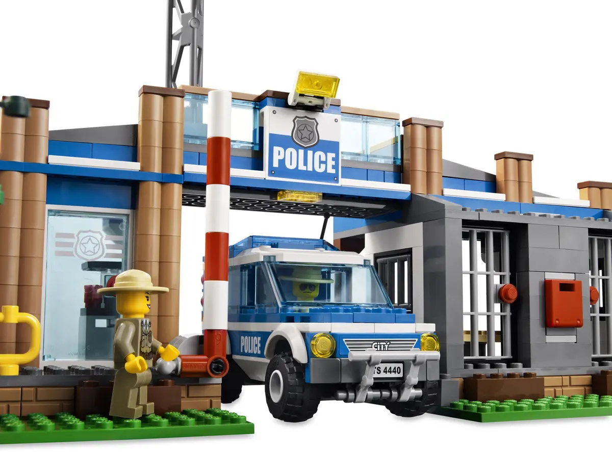 LEGO City 4440 Forest Police Station set, image 18
