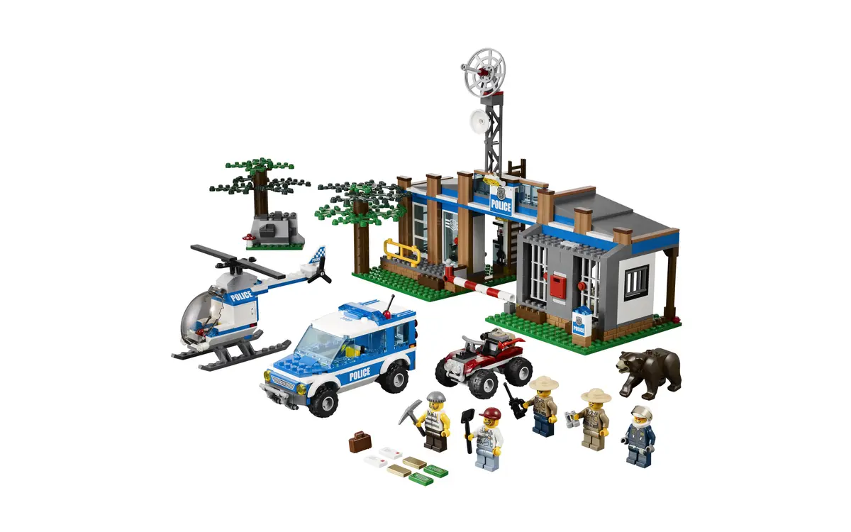 LEGO City 4440 Forest Police Station set, image 3