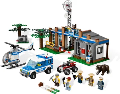 LEGO City 4440 Forest Police Station set