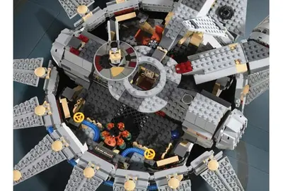 LEGO Star Wars 4504 Millennium Falcon set, image 4