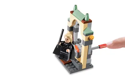 LEGO Harry Potter 4736 Freeing Dobby set, image 6