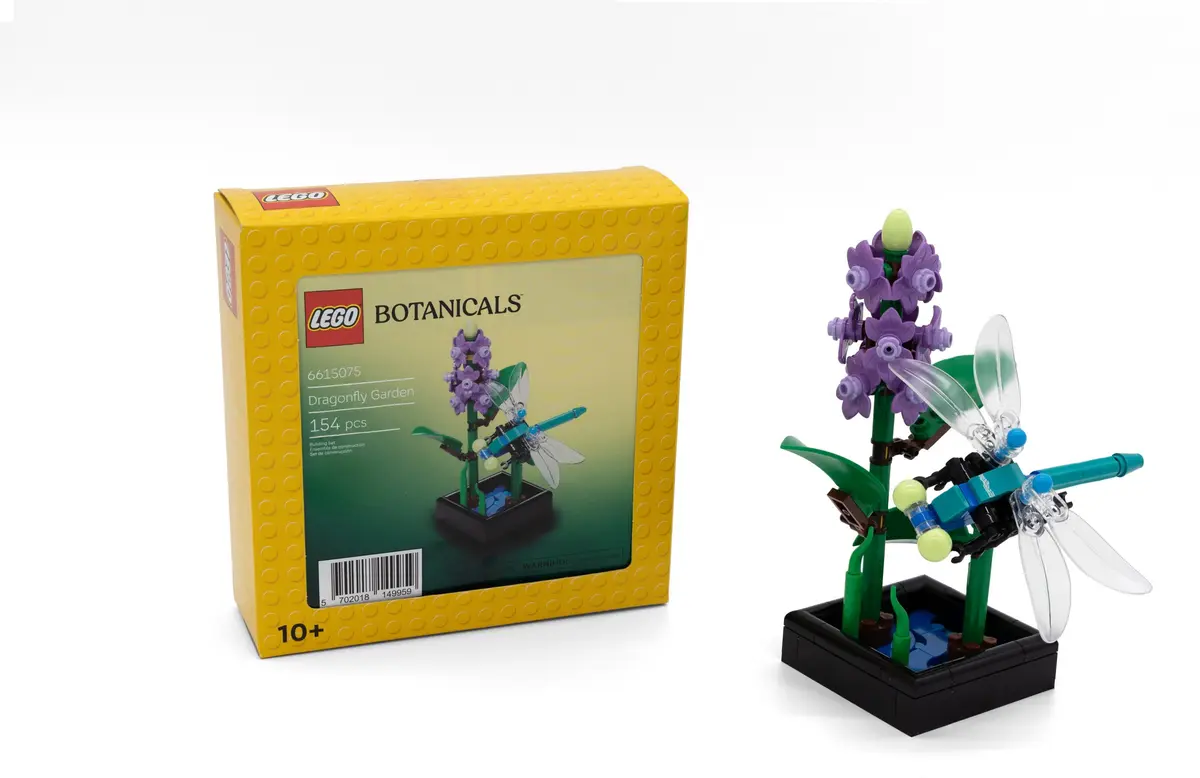 LEGO Promotional 5009934 Dragonfly Garden set, image 2
