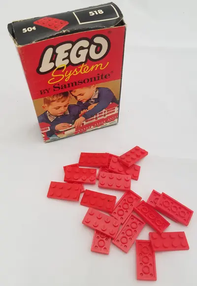 LEGO Samsonite 518 2 X 4 Plate (Flat Roof Bricks with 8 Studs) set