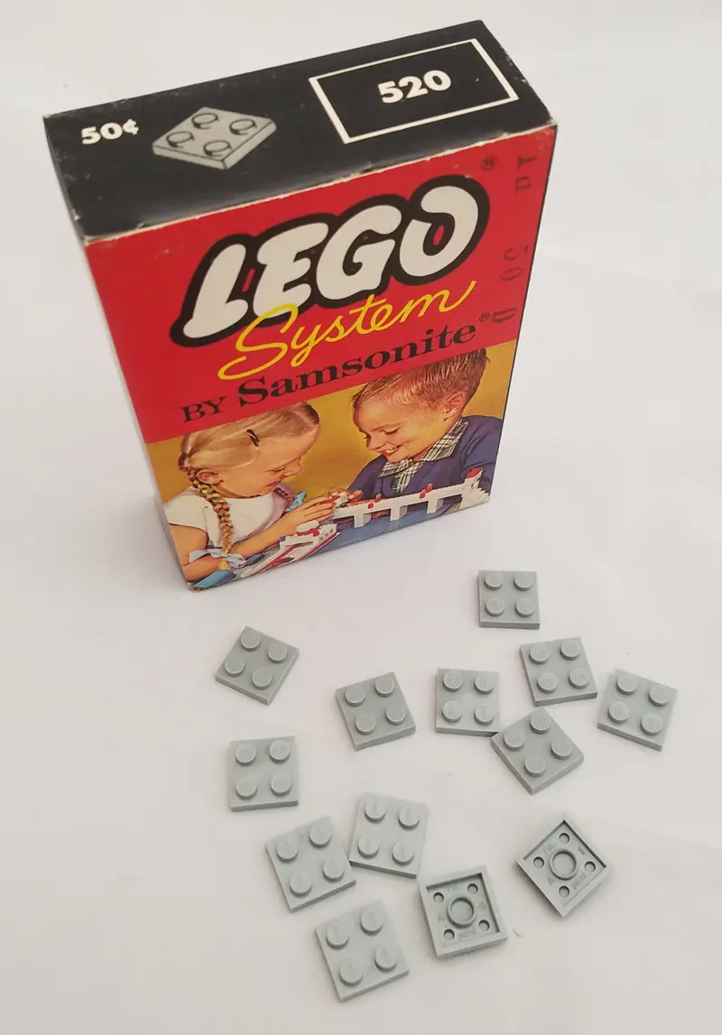 LEGO Samsonite 520 2 X 2 Plate (Flat Roof Bricks with 4 Studs) set, image 3