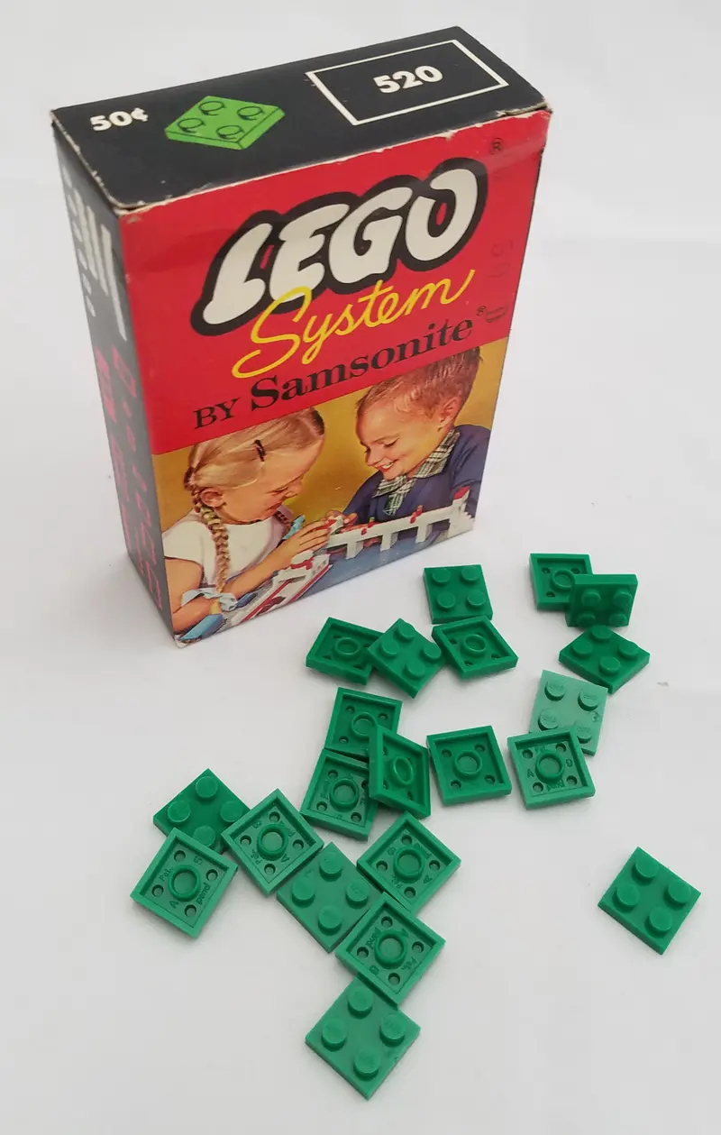 LEGO Samsonite 520 2 X 2 Plate (Flat Roof Bricks with 4 Studs) set