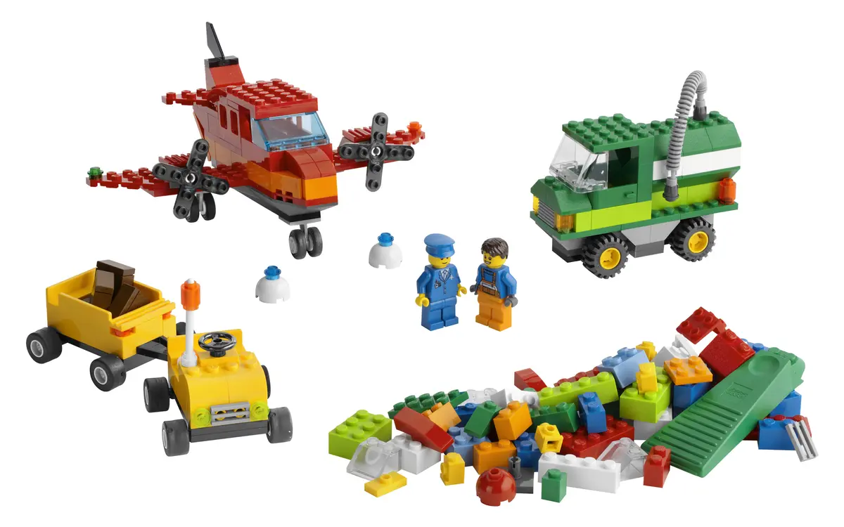 LEGO Bricks and More 5933 Airport Building Set set, image 3
