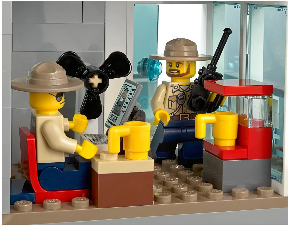 LEGO City 60069 Swamp Police Station set, image 6