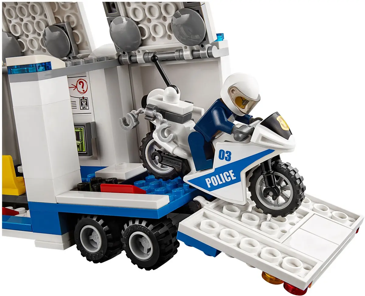 LEGO City 60139 Mobile Command Centre set, image 17