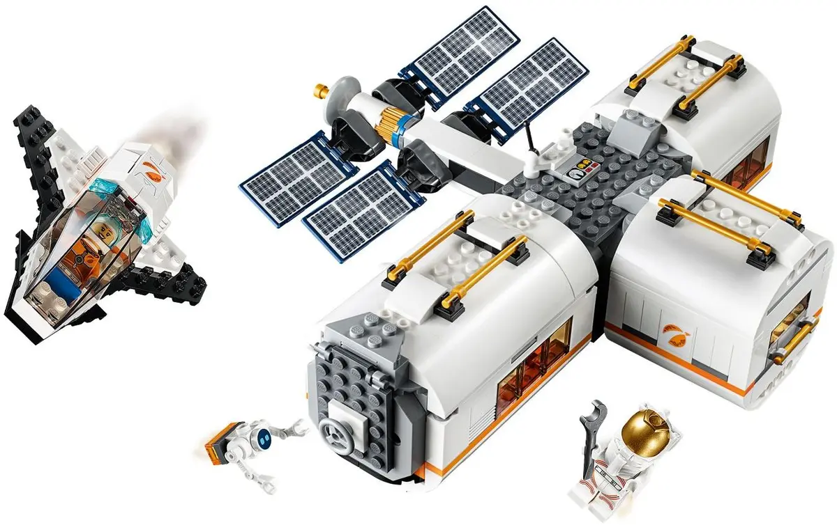LEGO City 60227 Lunar Space Station set, image 3