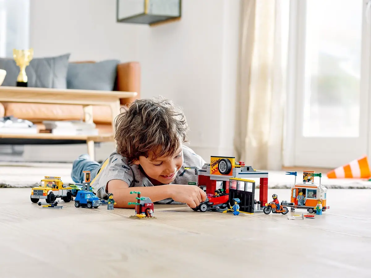 LEGO City 60258 Tuning Workshop set, image 11