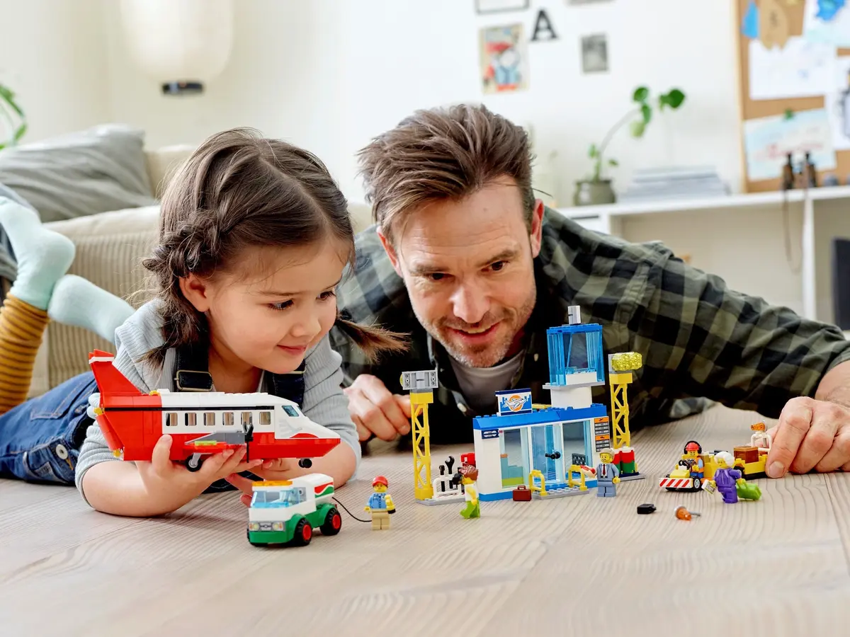 LEGO City 60261 Central Airport set, image 10