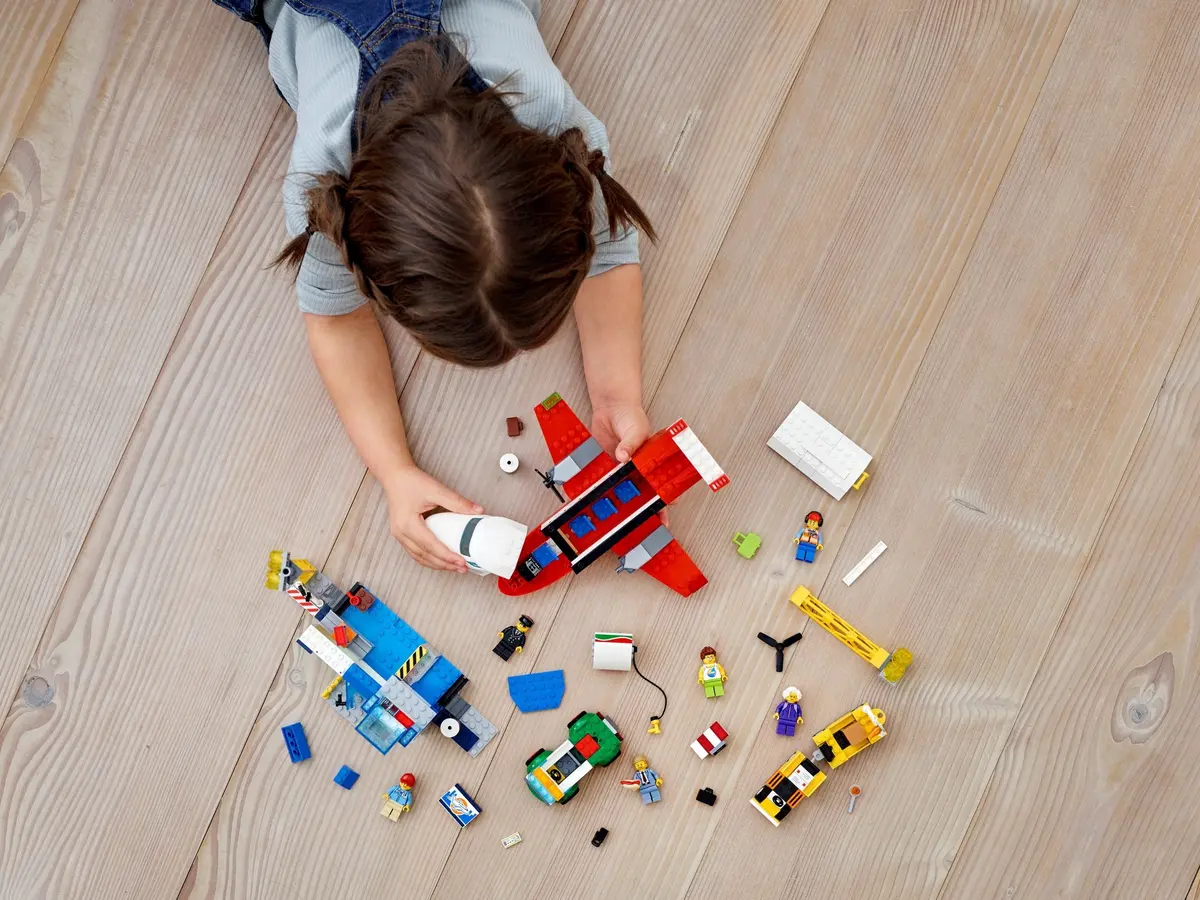 LEGO City 60261 Central Airport set, image 9