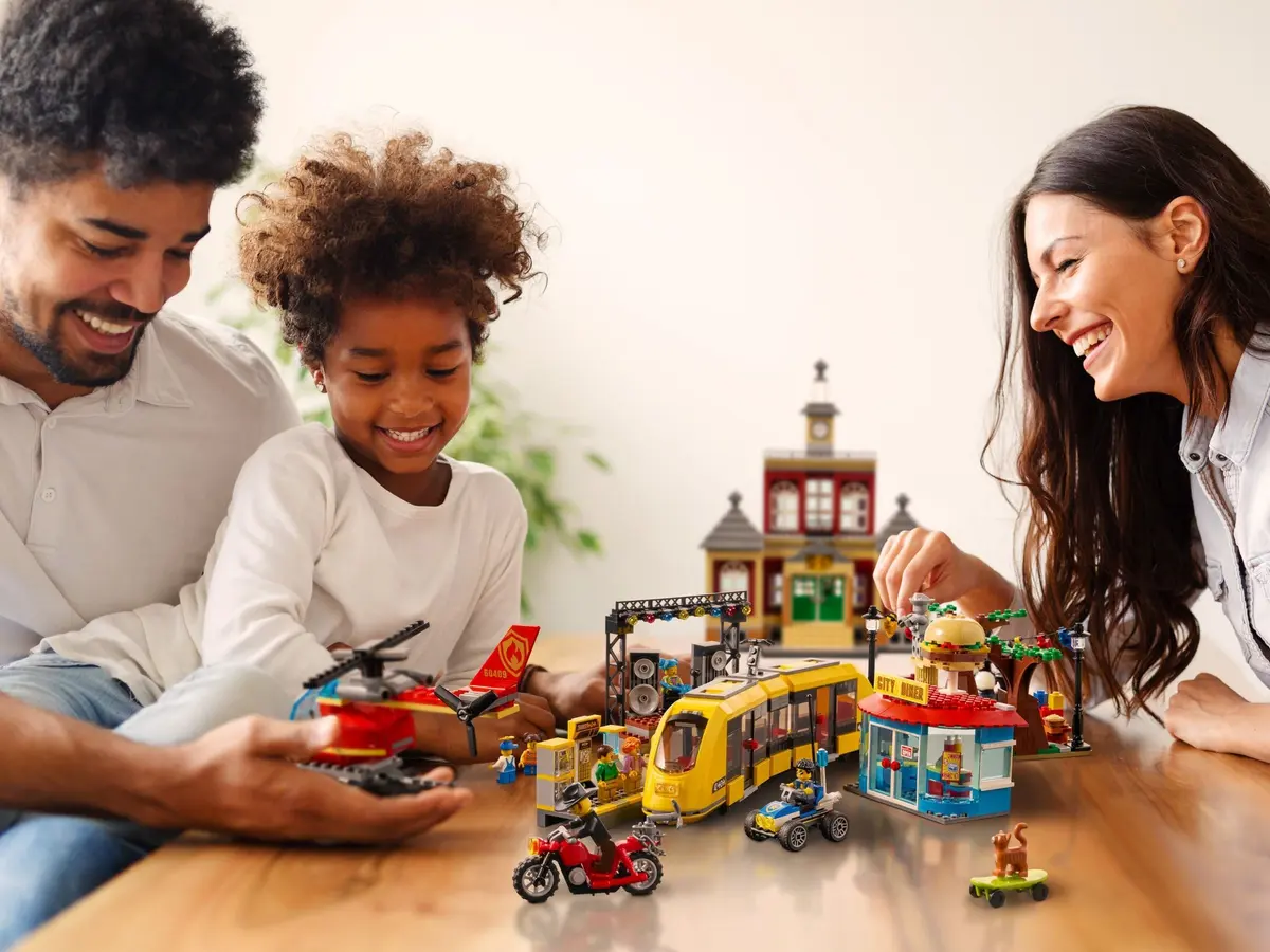 LEGO City 60271 Main Square set, image 8