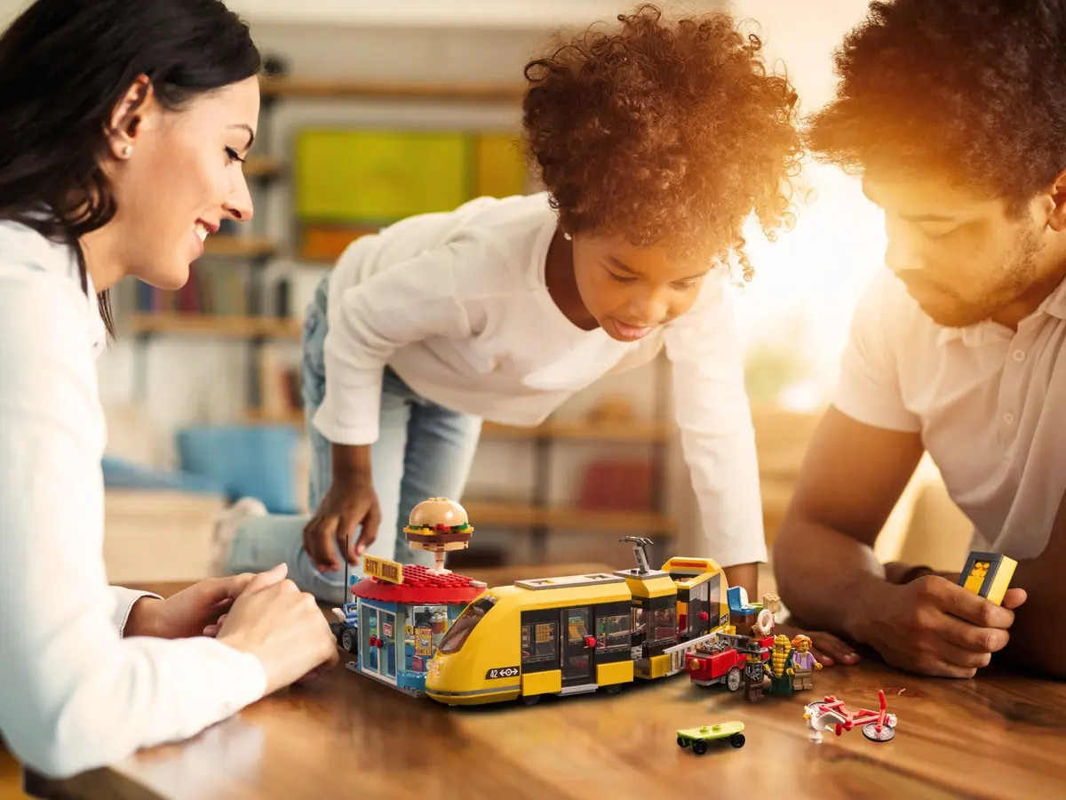 LEGO City 60271 Main Square set, image 7