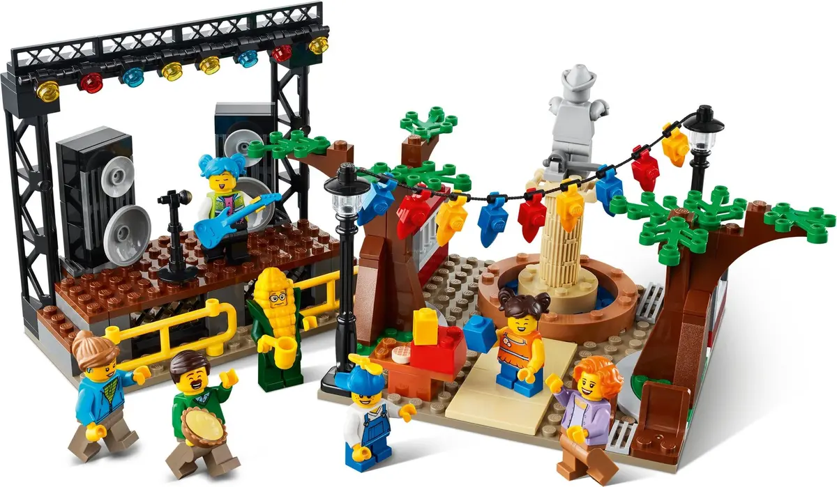 LEGO City 60271 Main Square set, image 5