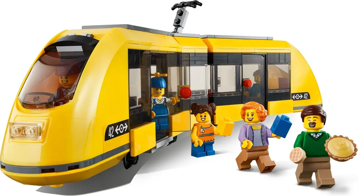 LEGO City 60271 Main Square set, image 17