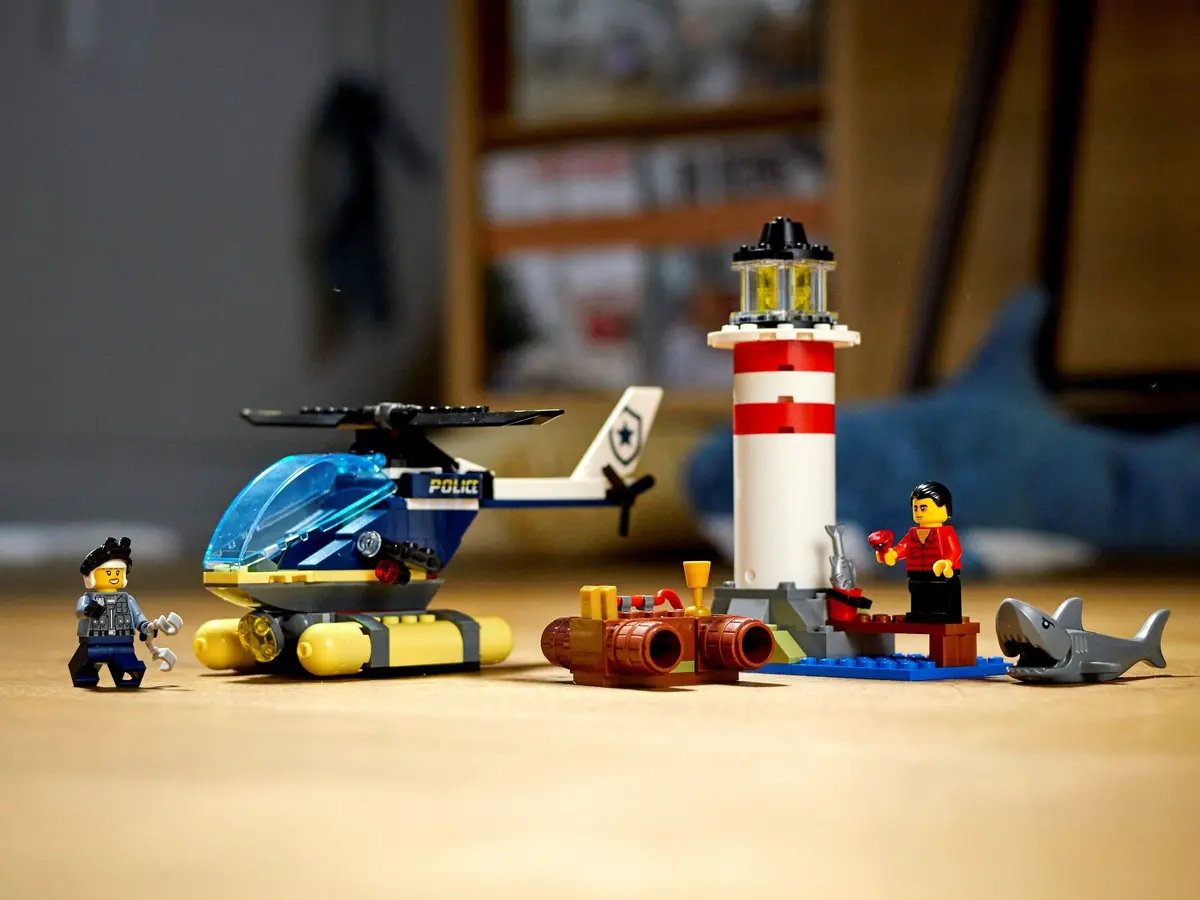 LEGO City 60274 Elite Police Lighthouse Capture set, image 4
