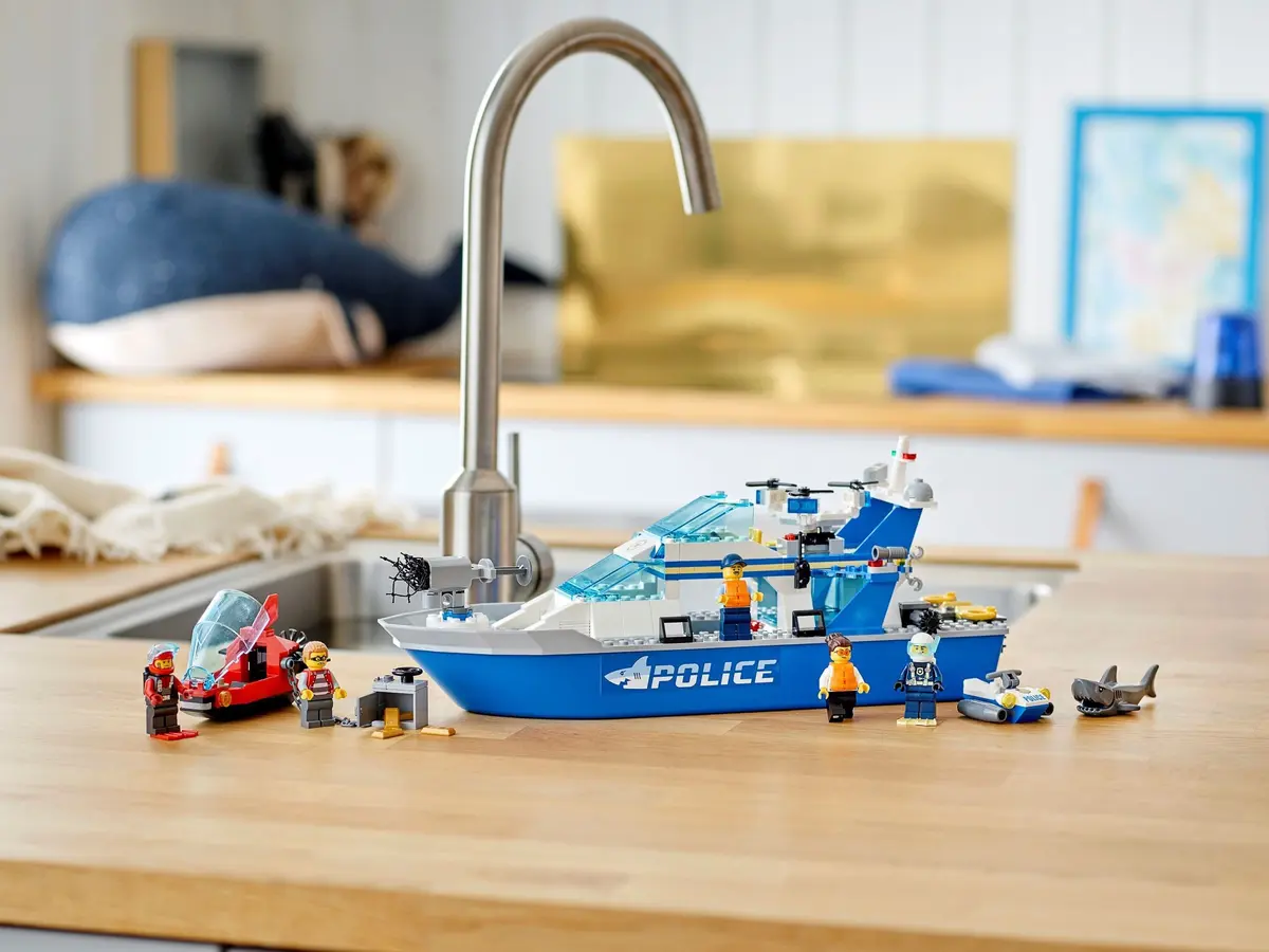 LEGO City 60277 Police Patrol Boat set, image 5