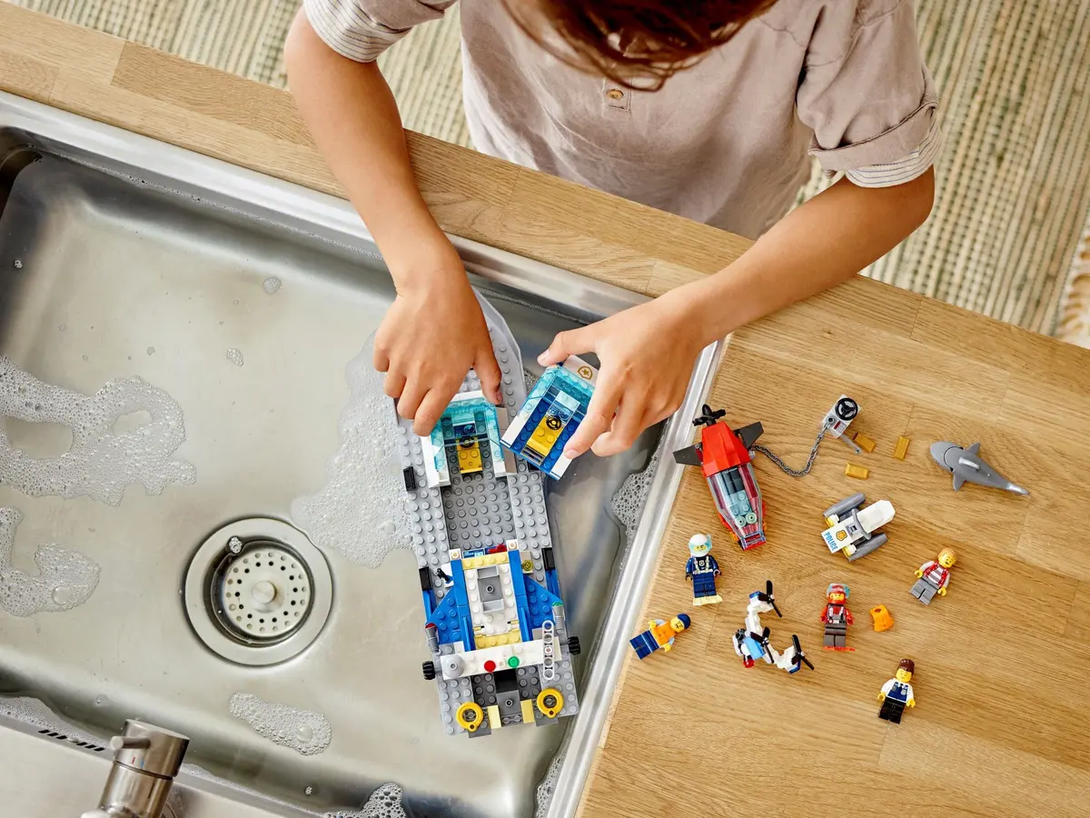 LEGO City 60277 Police Patrol Boat set, image 3