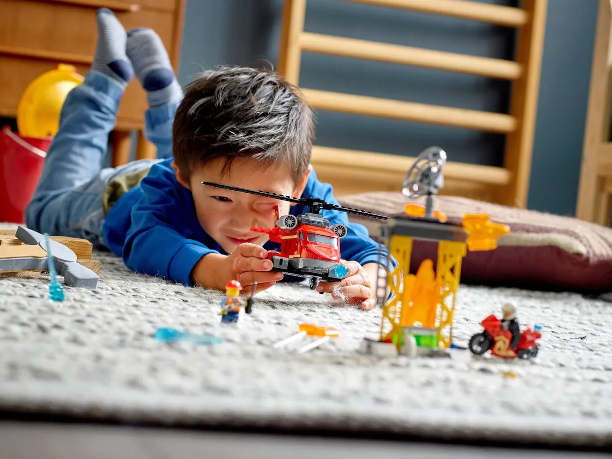 LEGO City 60281 Fire Rescue Helicopter set, image 3