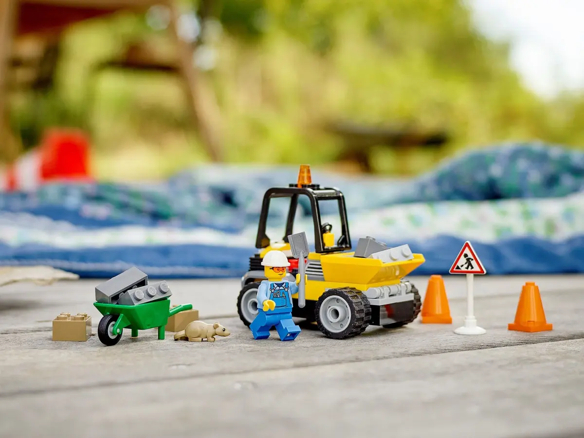 LEGO City 60284 Roadwork Truck set, image 10
