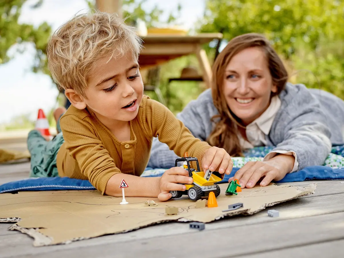 LEGO City 60284 Roadwork Truck set, image 9
