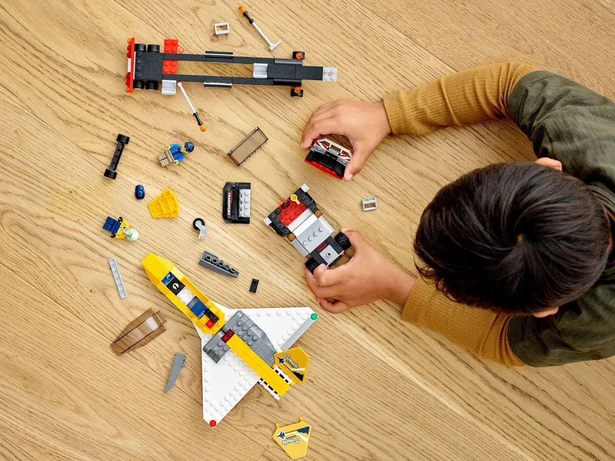 LEGO City 60289 Airshow Jet Transporter set, image 10