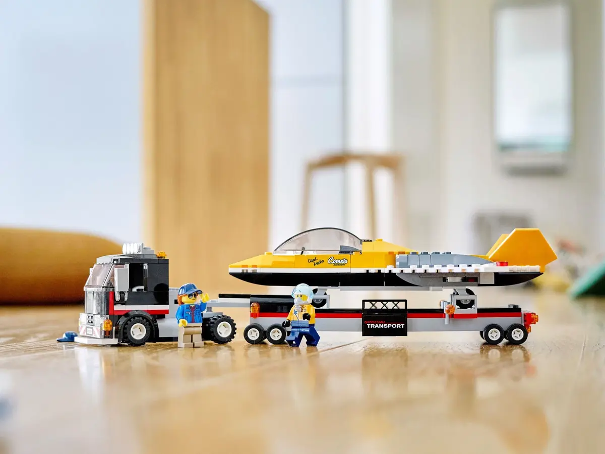 LEGO City 60289 Airshow Jet Transporter set, image 3