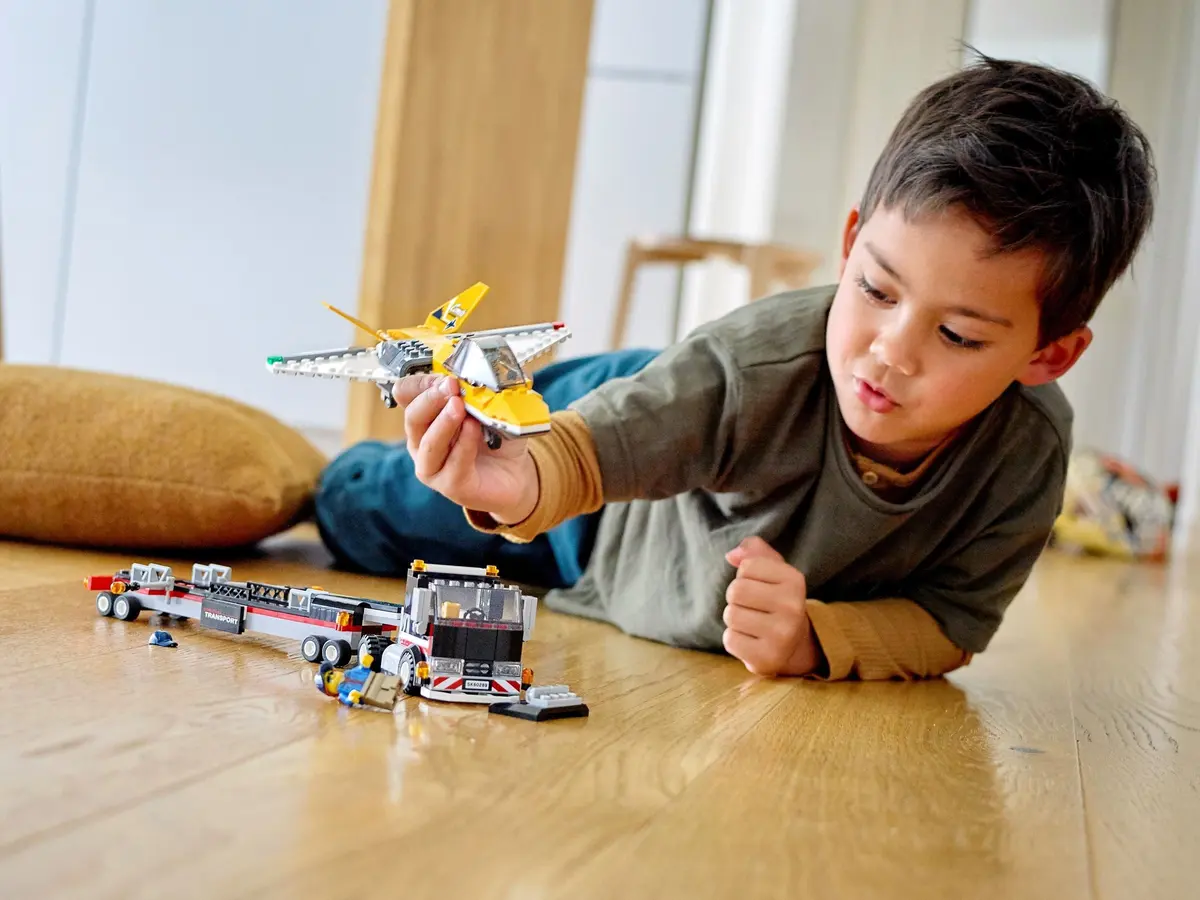 LEGO City 60289 Airshow Jet Transporter set, image 11