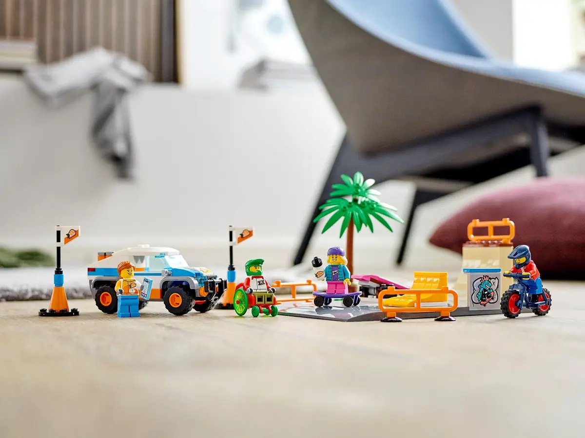 LEGO City 60290 Skate Park set, image 3