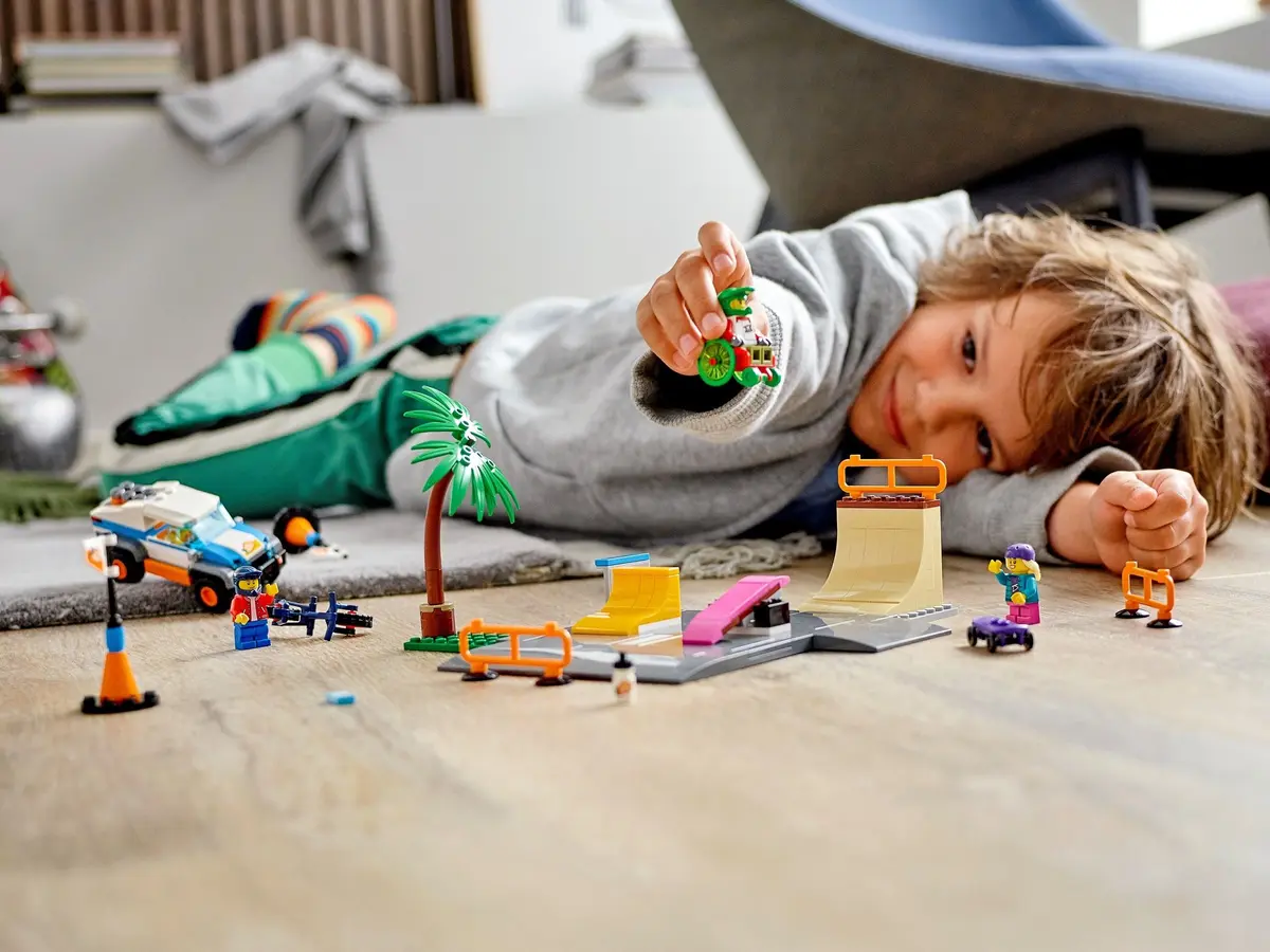 LEGO City 60290 Skate Park set, image 11