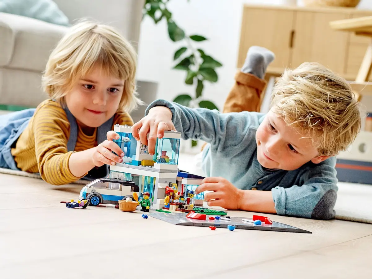 LEGO City 60291 Family House set, image 3