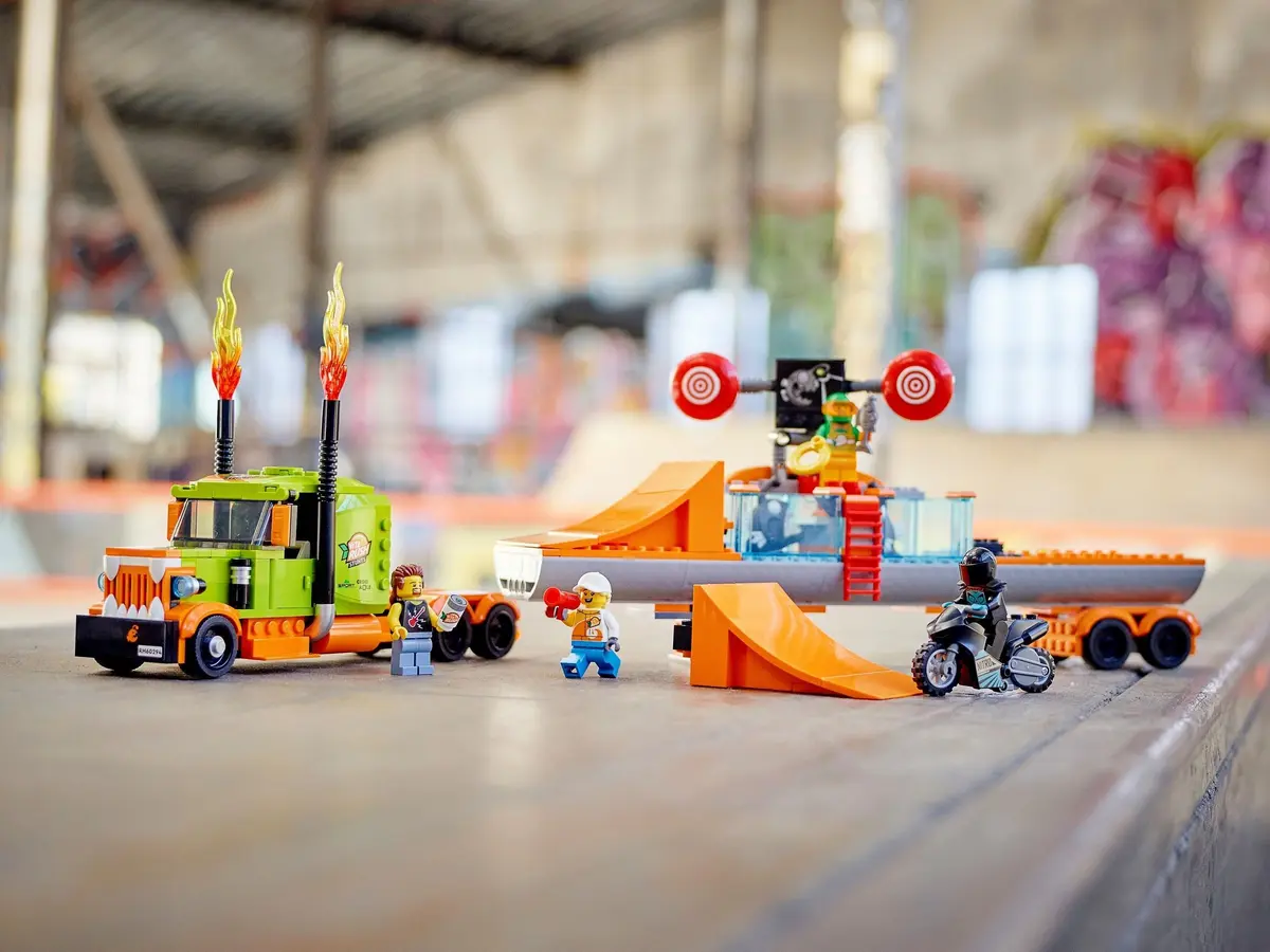 LEGO City 60294 Stunt Show Truck set, image 6