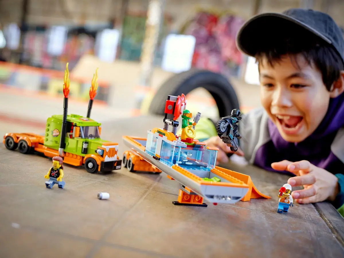 LEGO City 60294 Stunt Show Truck set, image 3