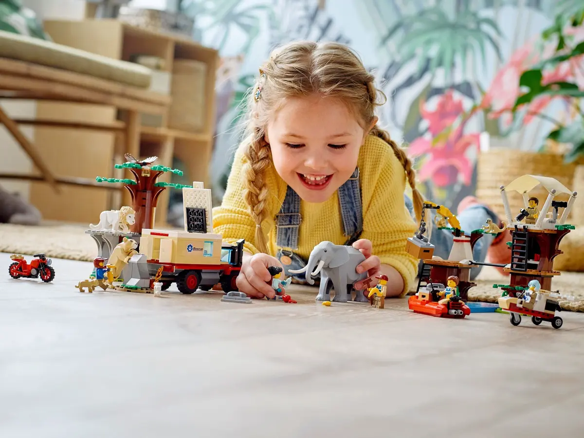 LEGO City 60307 Wildlife Rescue Camp set, image 3