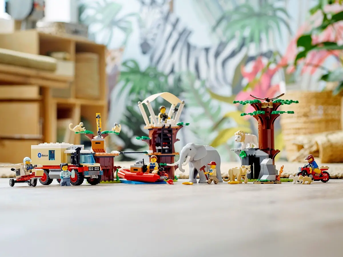 LEGO City 60307 Wildlife Rescue Camp set, image 4